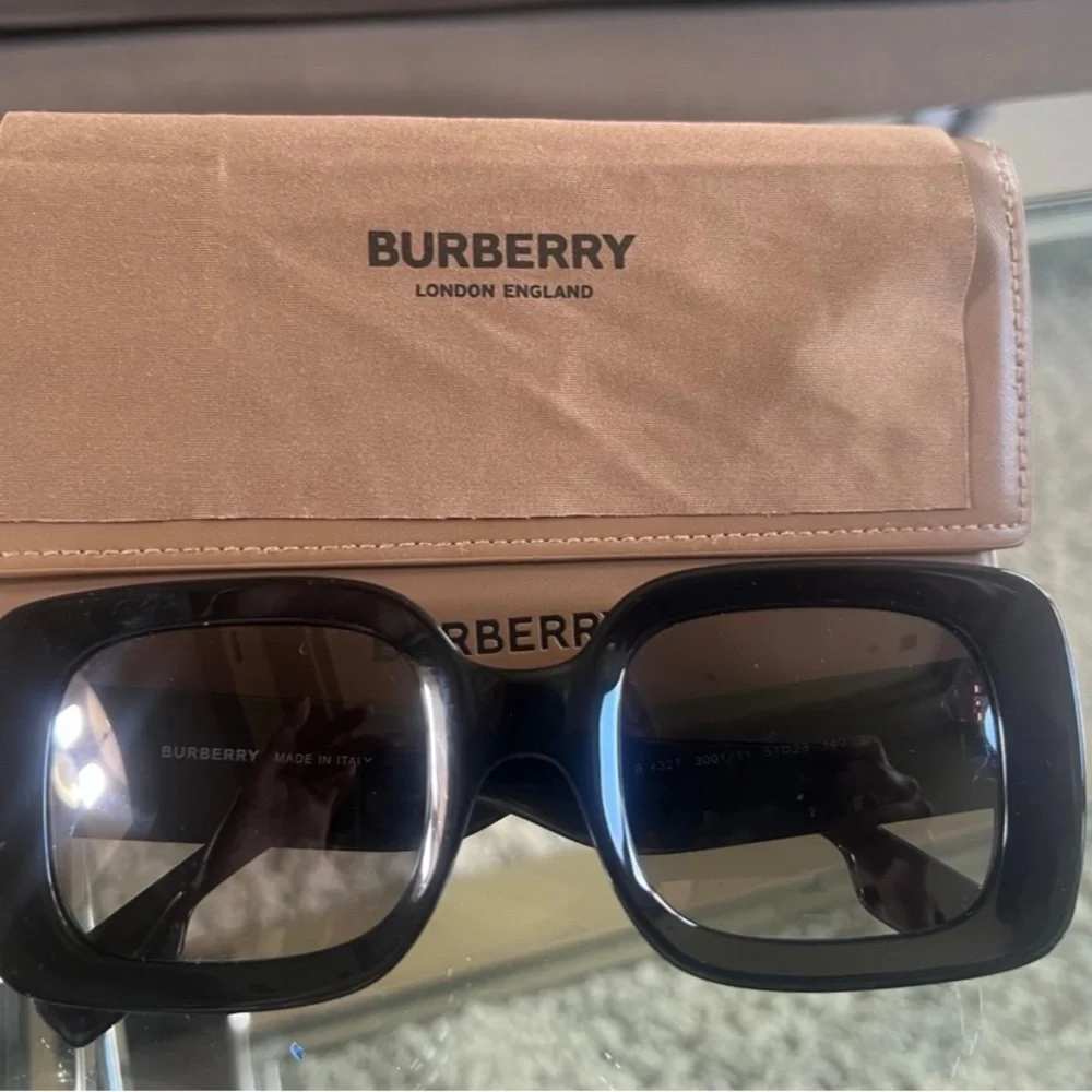 Burberry BURBERRY BE4327 DELILAH sunglasses - Picture 3 of 6